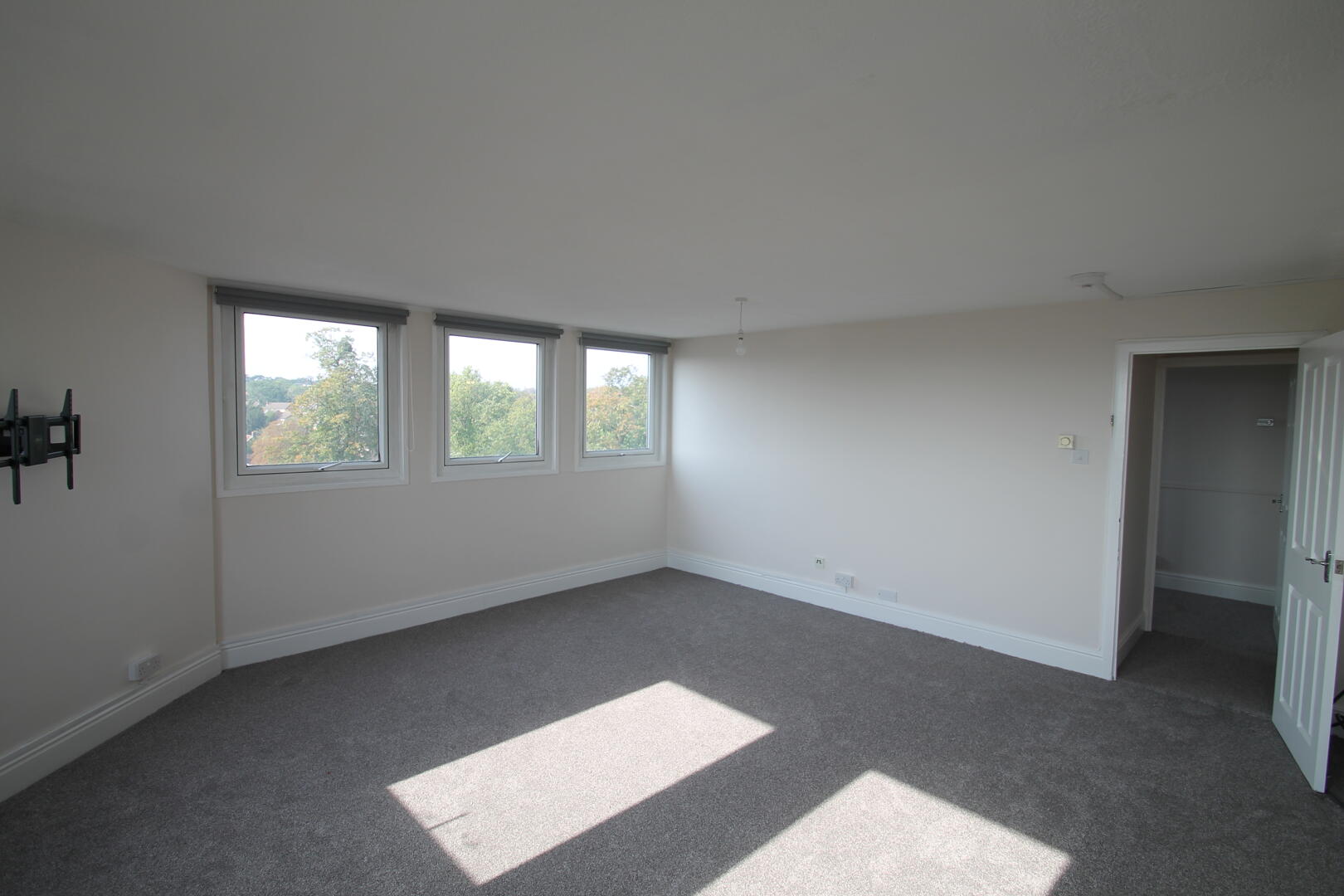 2 bed property in Tamar Square, Woodford Green